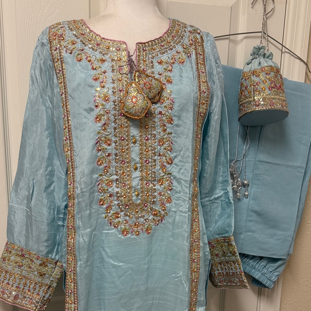 New Pakistani Indian Elegant Embroidered Blue shalwar kameez #806 - Picture 3 of 11